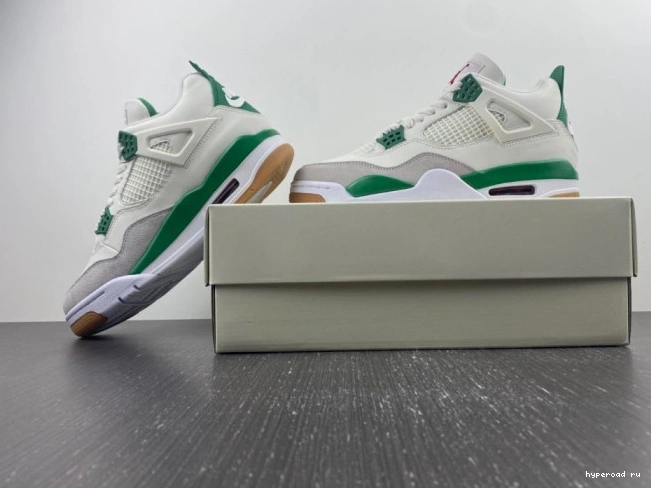 Air 4 Jordan Green Pine DR5415-103 x Nike SB 0813